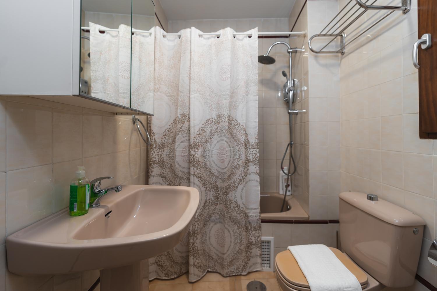 Tuguest Marques De Falces Apartments Гранада Екстериор снимка