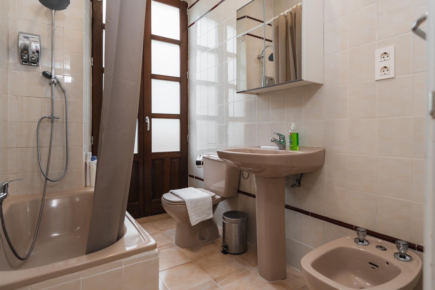 Tuguest Marques De Falces Apartments Гранада Екстериор снимка